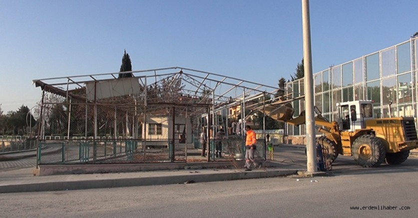 Tarsus’ta mevzuata aykırı yapı yıkıldı