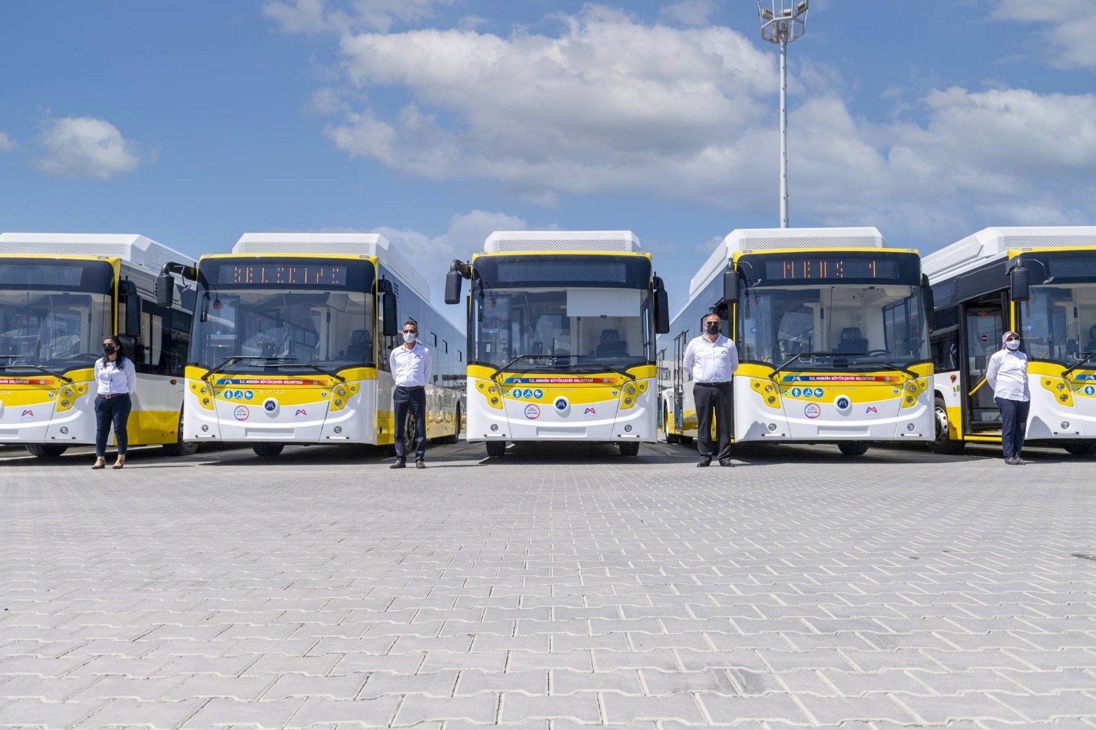 Büyükşehir Belediyesinin aldığı otobüslerden 30’u Mersin’e geldi
