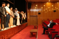 Dünya Tiyatro Günü´nde, down sendromlu ’Başkan’a özel oyun