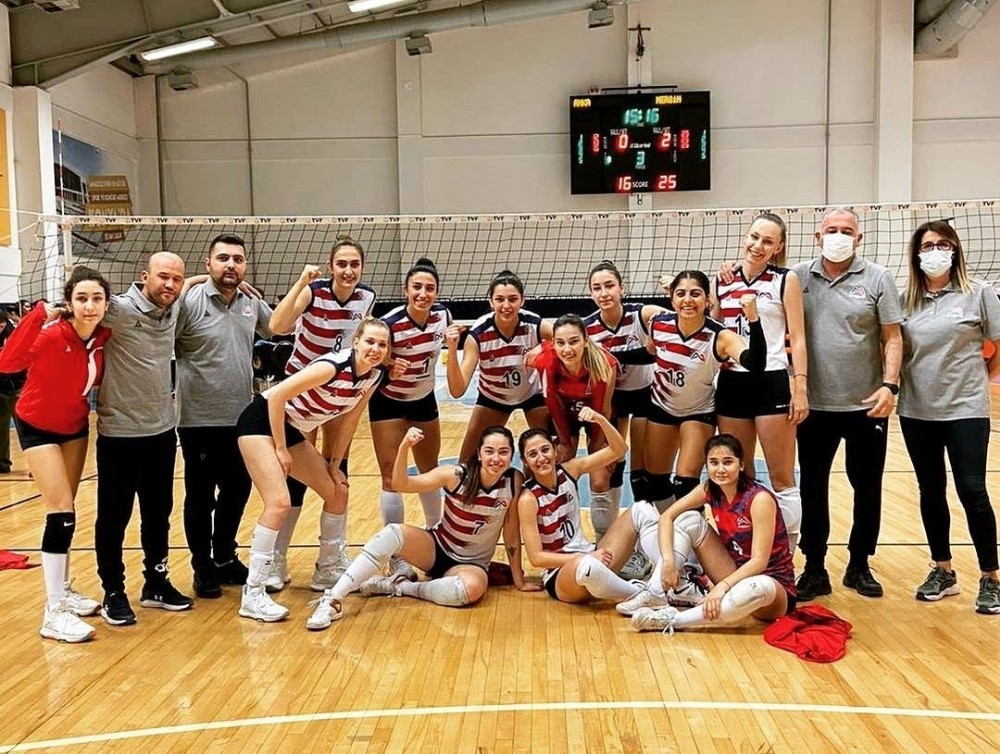 Mersin Büyükşehir Belediyesi GSK Kadın Voleybol Takımı, Play-Off’a hazırlanıyor