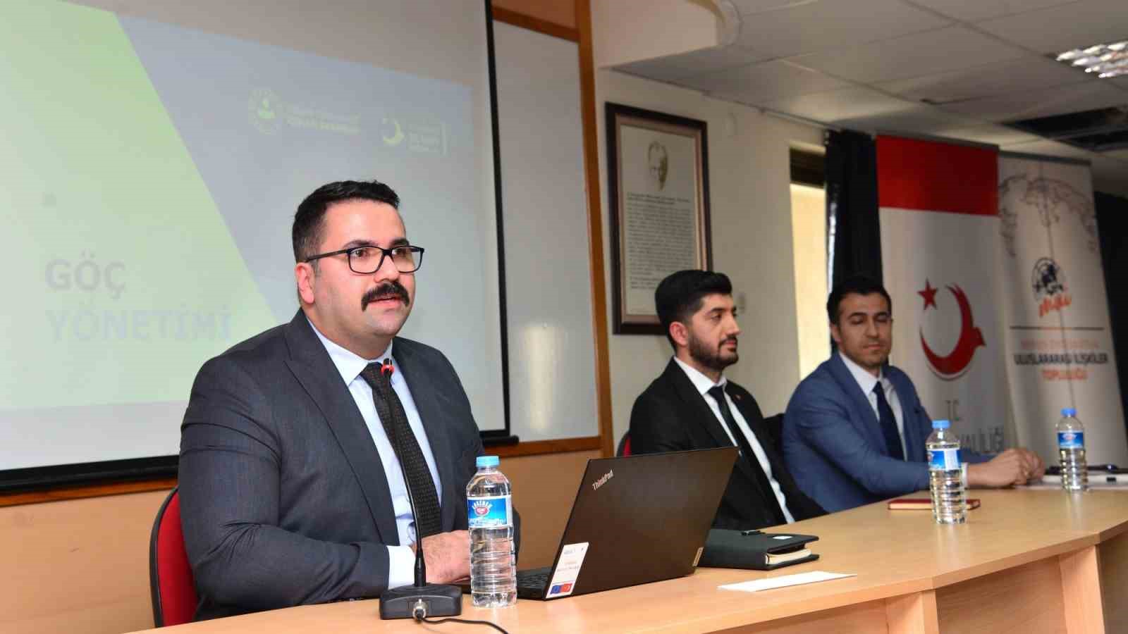 Mersin’de ’Türkiye’de göç yönetimi ve göç idareleri’ toplantısı düzenlendi