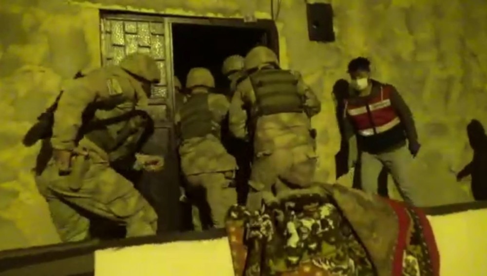 Mersin’de eylem hazırlığındaki 14 kişi yakalandı