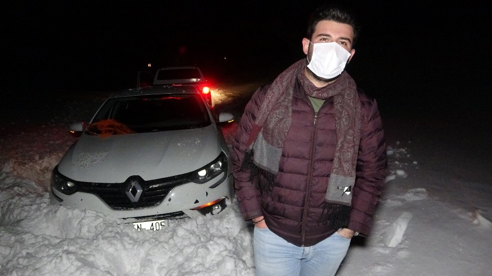 Erdemli’de otomobili kara saplanıp mahsur kalan vatandaş 3 saatte kurtarıldı