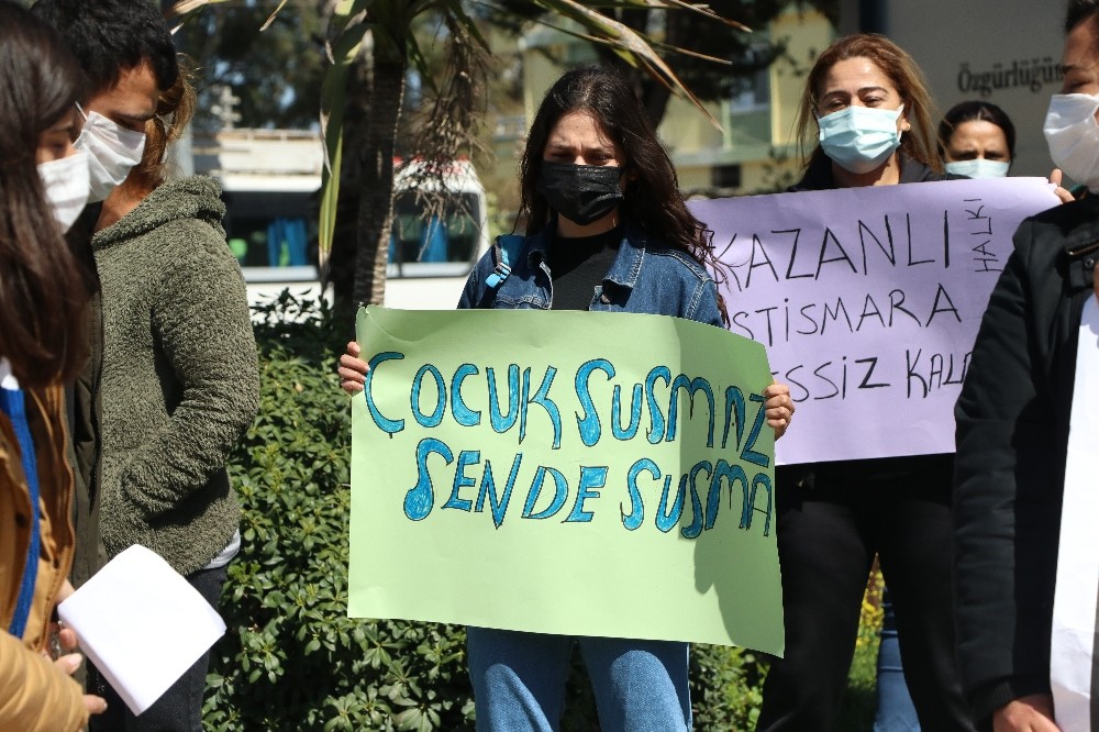 Mersin’de vatandaşlar çocuk istismarını protesto etti